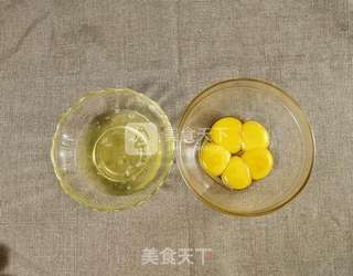 蛋糕的做法(烤箱做戚风蛋糕)的做法步骤:2