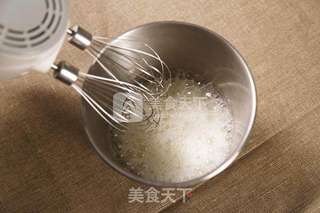 蛋糕的做法(烤箱做戚风蛋糕)的做法步骤:11