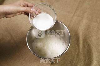 蛋糕的做法(烤箱做戚风蛋糕)的做法步骤:12