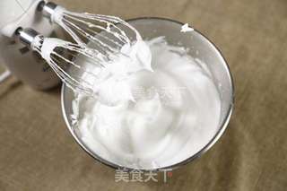 蛋糕的做法(烤箱做戚风蛋糕)的做法步骤:15