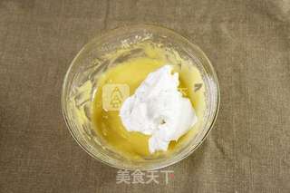 蛋糕的做法(烤箱做戚风蛋糕)的做法步骤:16