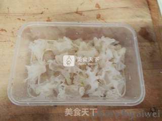 银耳番茄秋葵汤的做法步骤:3