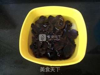 竹荪牛肝菌排骨盅的做法步骤:4