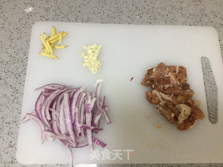 黑椒鸡肉炒河粉的做法步骤:3