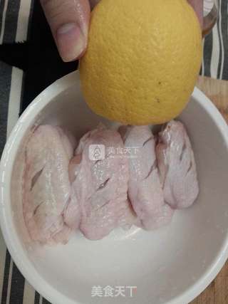 奥尔良柠檬蜂蜜烤鸡翅的做法步骤:3