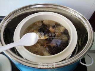 竹荪牛肝菌排骨盅的做法步骤:14