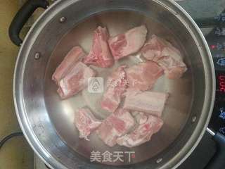 胡萝卜炖排骨的做法步骤:2