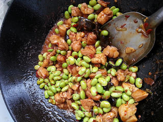 毛豆炒鸡腿肉的做法步骤:10