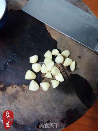 农家小菜—三椒牛蛙的做法步骤:4