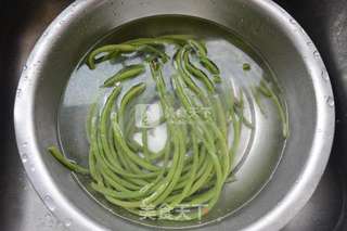 夏天开胃小菜——凉拌酸甜辣豆角的做法步骤:6
