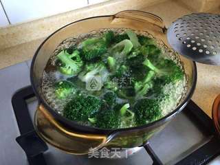 奶油蘑菇培根意面的做法步骤:2