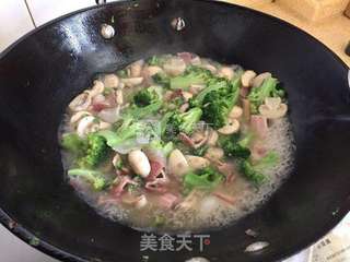 奶油蘑菇培根意面的做法步骤:5