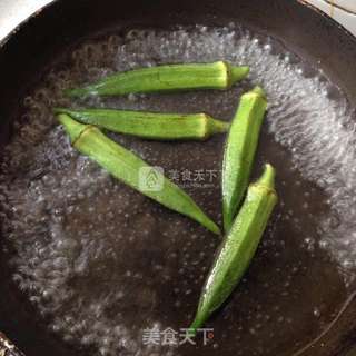 秋葵蒸蛋的做法步骤:2