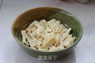 清爽好滋味——番茄拌腐竹的做法步骤:2