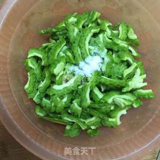 苦瓜煎蛋的做法步骤:3