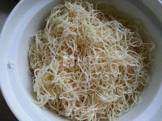 麻辣鸡丝凉面的做法步骤:4