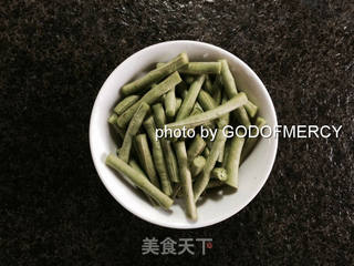 夏季瘦身不是梦:质朴美味豆角烧茄子的做法步骤:4