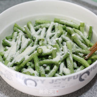 自制蒸肉粉做美食-----粉蒸豆角的做法步骤:3