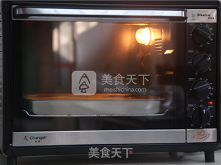 适合聚餐的甜点——抹茶蛋糕卷的做法步骤:8