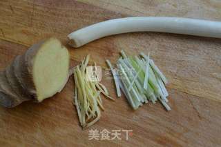 韭菜炒鱿鱼的做法步骤:3