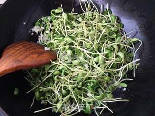 蒜香黑豆苗的做法步骤:7