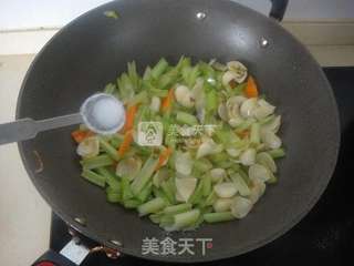 虾仁西芹百合的做法步骤:9
