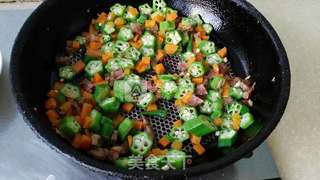秋葵蛋炒饭---混搭的食材也美味的做法步骤:6