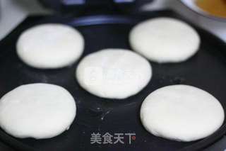 早餐来一份简单美味的猪肉洋葱馅饼的做法步骤:7