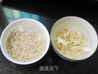 薏米百合甜汤的做法步骤:2