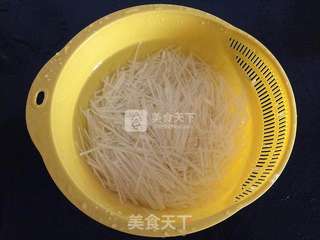 土豆丝芹菜叶汤的做法步骤:3