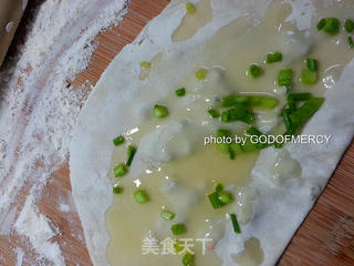 特色小吃的境界香酥葱油薄饼的做法步骤:7