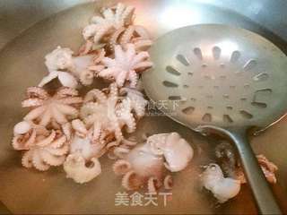 泡椒小章鱼的做法步骤:2