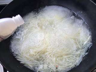 土豆丝芹菜叶汤的做法步骤:8