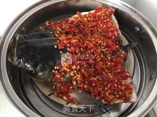 剁椒鱼头的做法步骤:7