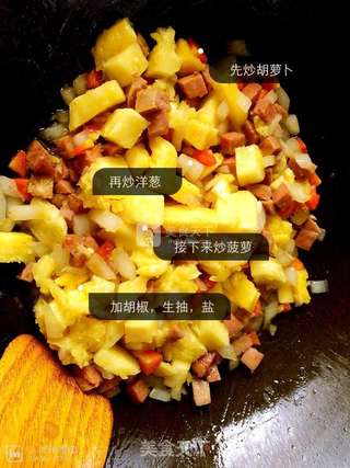 菠萝炒饭的做法步骤：2