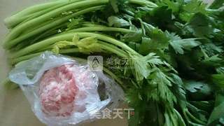 猪肉芹菜饺子的做法步骤：1