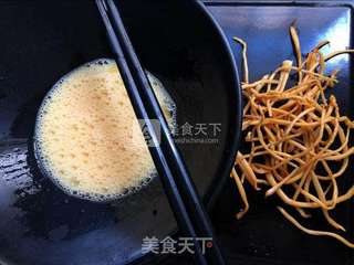 虫草花蒸鸡蛋羹的做法步骤：1