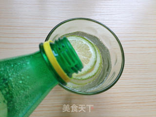 青柠鸡尾酒的做法步骤:6