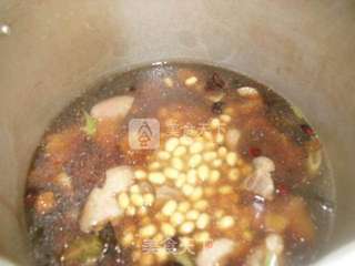 黄豆烧肘块的做法步骤：6