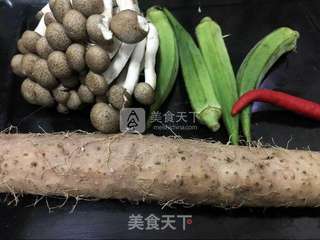 秋葵山药炒蟹味菇的做法步骤：1