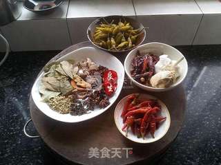 巧手制冷菜—泡椒凤爪的做法步骤：1