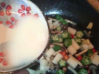 秋葵山药炒蟹味菇的做法步骤：9