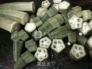 秋葵山药炒蟹味菇的做法步骤：5
