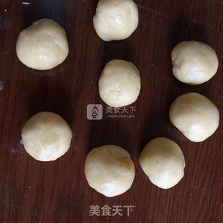 【超人气】港式奶黄月饼的做法步骤：4