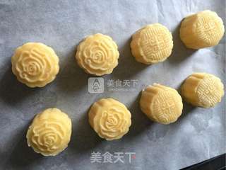 【超人气】港式奶黄月饼的做法步骤：6