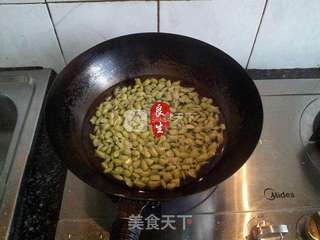 舌尖上的家常菜—火丁毛豆的做法步骤:2