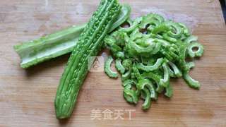 苦瓜虾仁的做法步骤:3