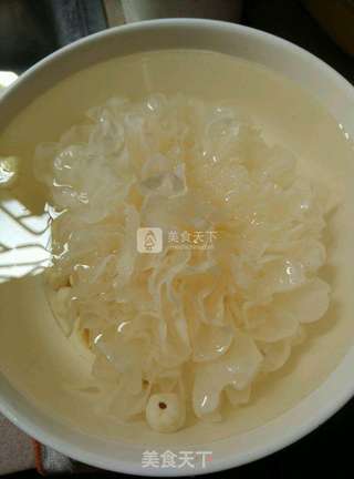 银耳糖水的做法步骤:2