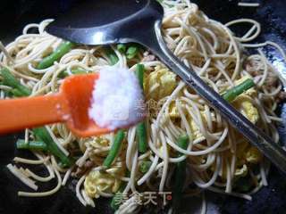 五花肉鸡蛋带豆炒面的做法步骤:12