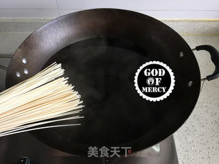 剁椒羊肉酸汤焖面的做法步骤:7